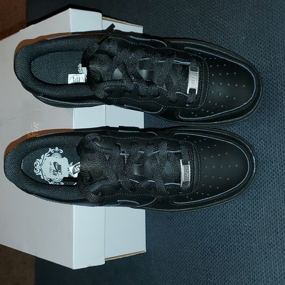 Nike Air Force 1 LE